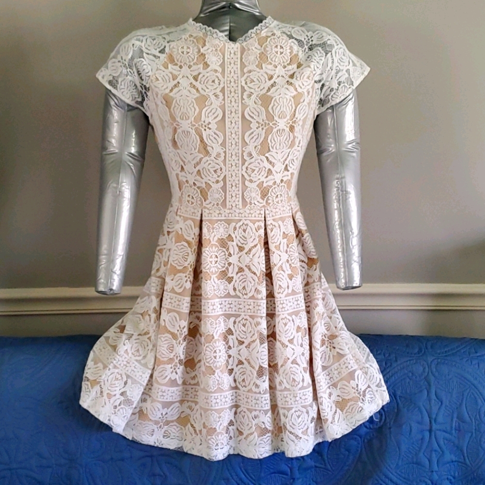 Francesca 's short lace dress